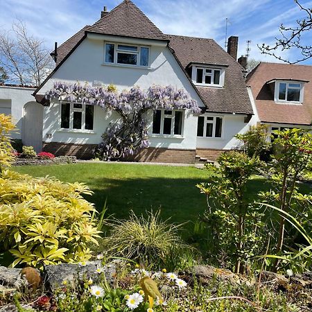 Charming Bournemouth House With Beautiful Spacious Gardens, 5 Min Drive To Beaches, Free Parking For 2-3 Cars المظهر الخارجي الصورة