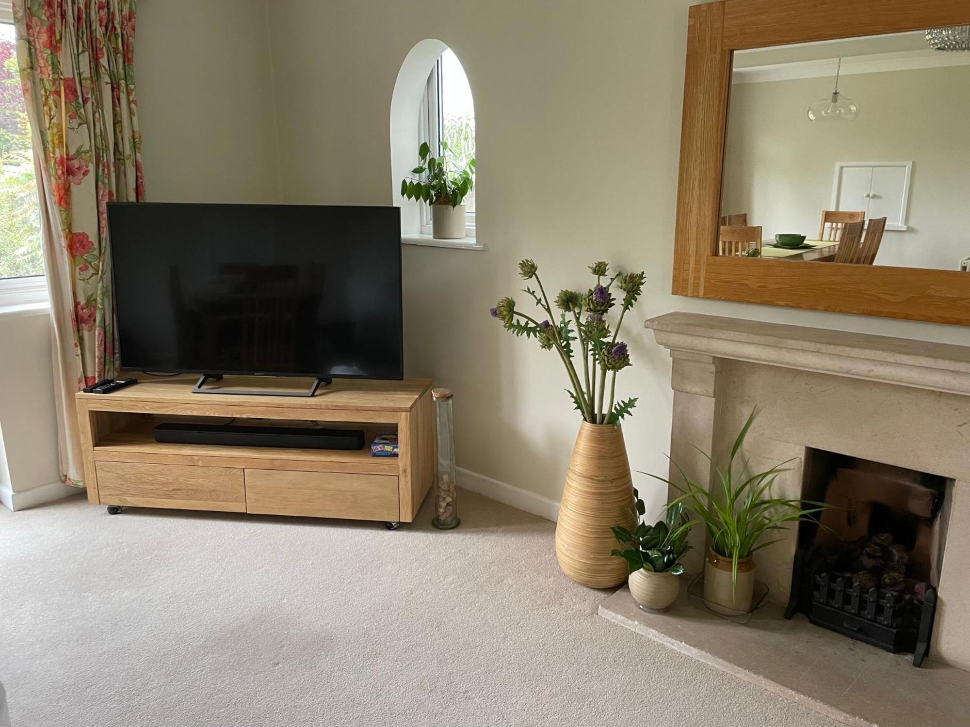 Charming Bournemouth House With Beautiful Spacious Gardens, 5 Min Drive To Beaches, Free Parking For 2-3 Cars المظهر الخارجي الصورة