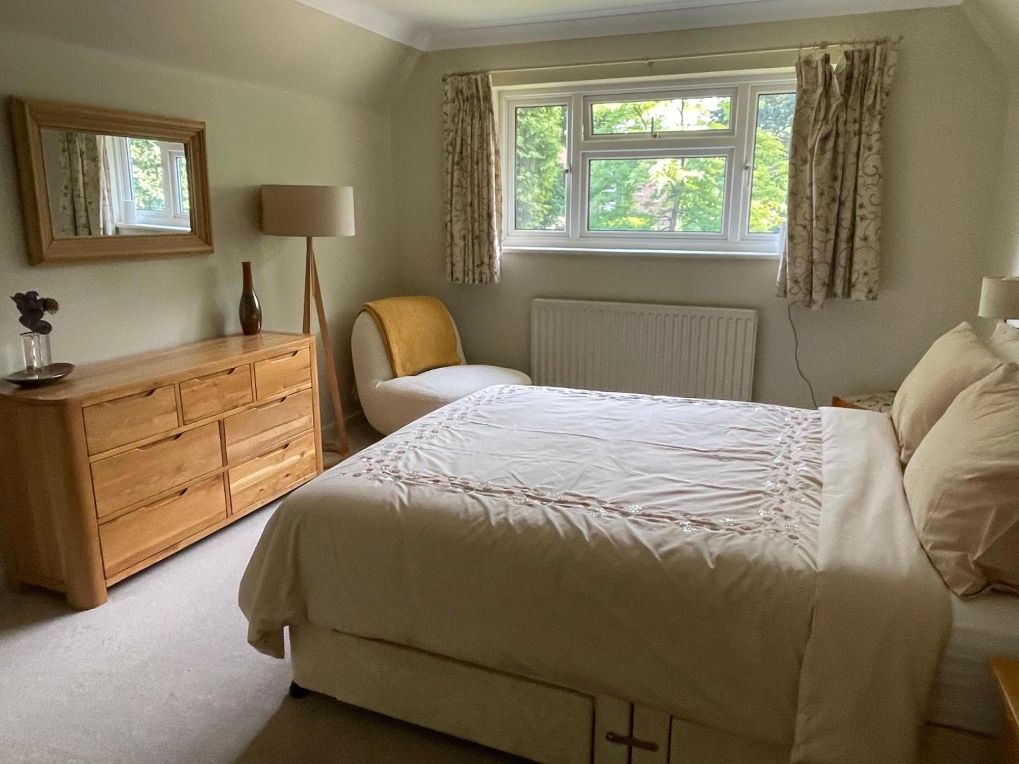 Charming Bournemouth House With Beautiful Spacious Gardens, 5 Min Drive To Beaches, Free Parking For 2-3 Cars المظهر الخارجي الصورة