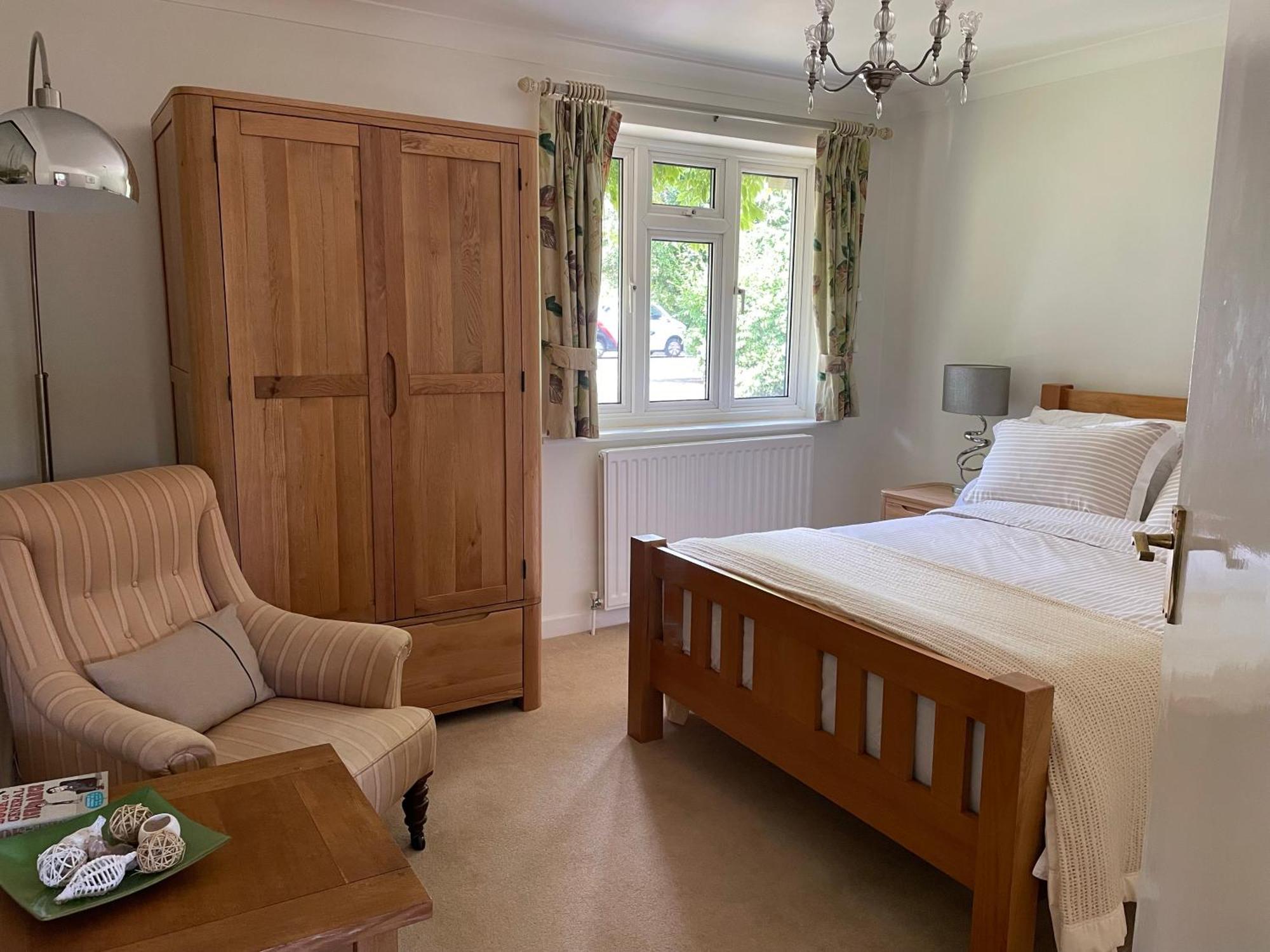 Charming Bournemouth House With Beautiful Spacious Gardens, 5 Min Drive To Beaches, Free Parking For 2-3 Cars المظهر الخارجي الصورة