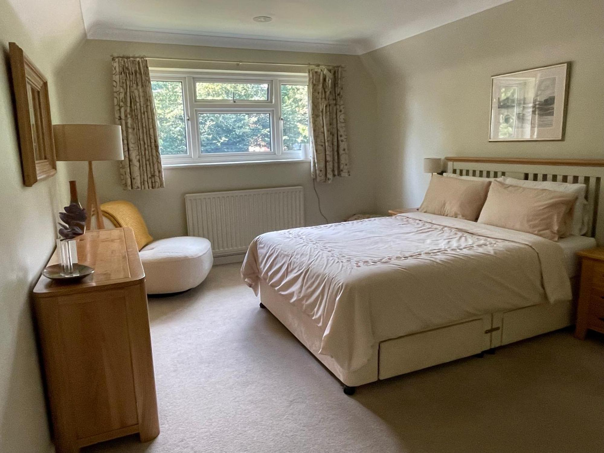 Charming Bournemouth House With Beautiful Spacious Gardens, 5 Min Drive To Beaches, Free Parking For 2-3 Cars المظهر الخارجي الصورة